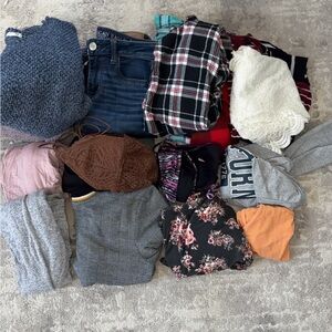 Garage arie american eagle ect Mixed Clothing Bundle  i have 21 piece